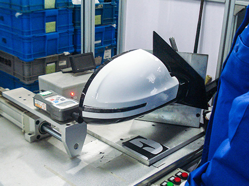 后视镜生产车间